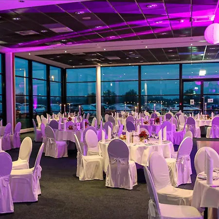 Hotel Motorsport Arena 4*