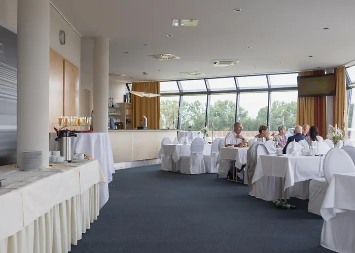 Hotel Motorsport Arena 4*